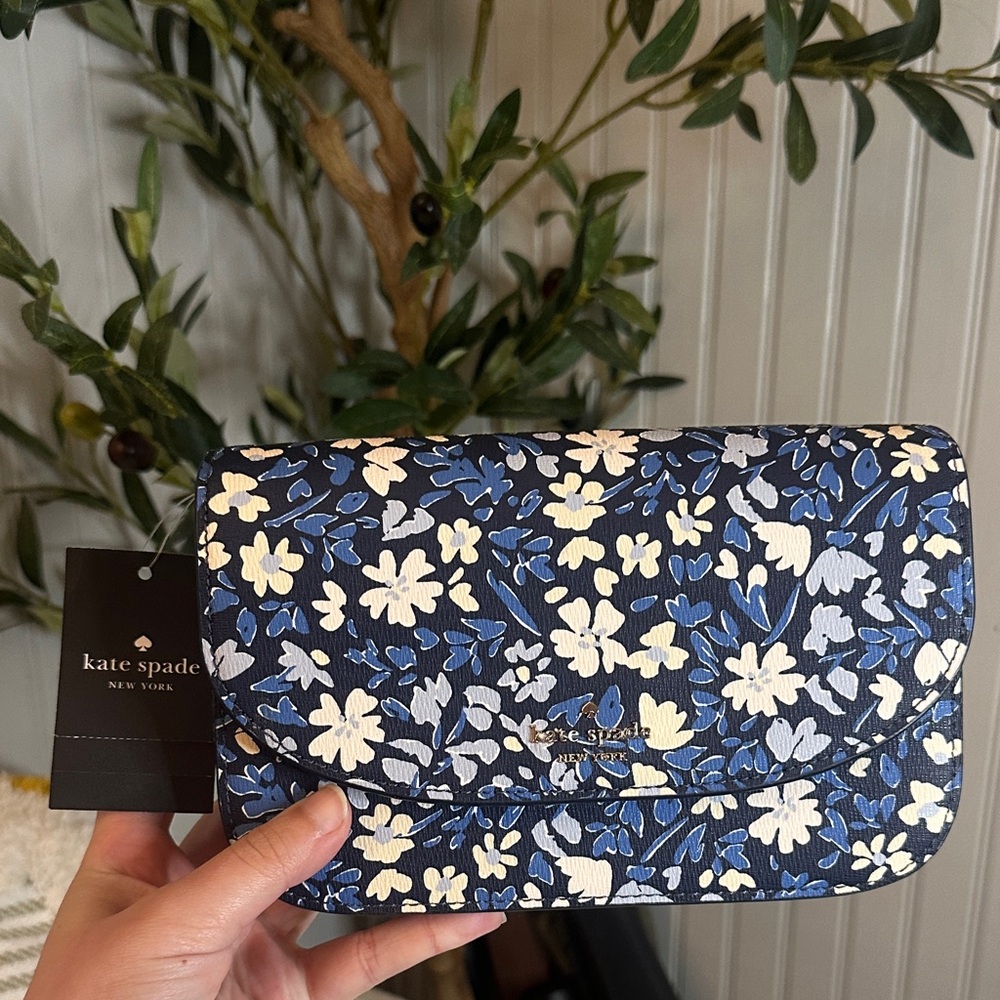 💙NEW Kate Spade Navy/White Floral Crossbody Bag💙